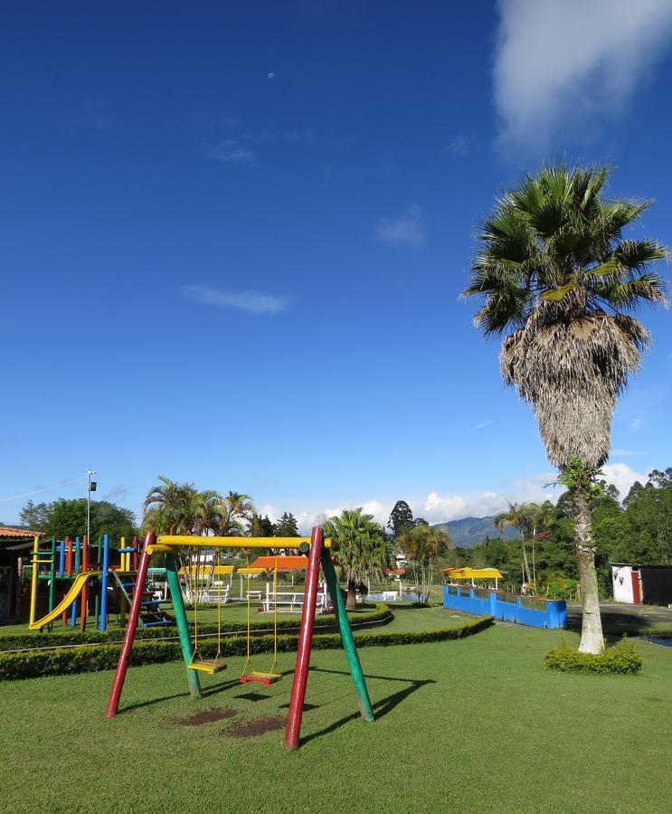 Hotel Finca Recreacional Marcelandia Santa Rosa de Cabal Exterior foto