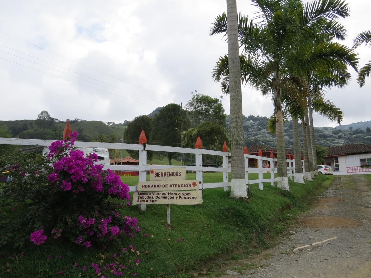 Hotel Finca Recreacional Marcelandia Santa Rosa de Cabal Exterior foto